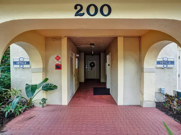 Juno Beach, FL 33408,200 Uno Lago DR 401