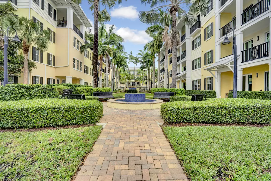 226 N Latitude CIR 301, Delray Beach, FL 33483