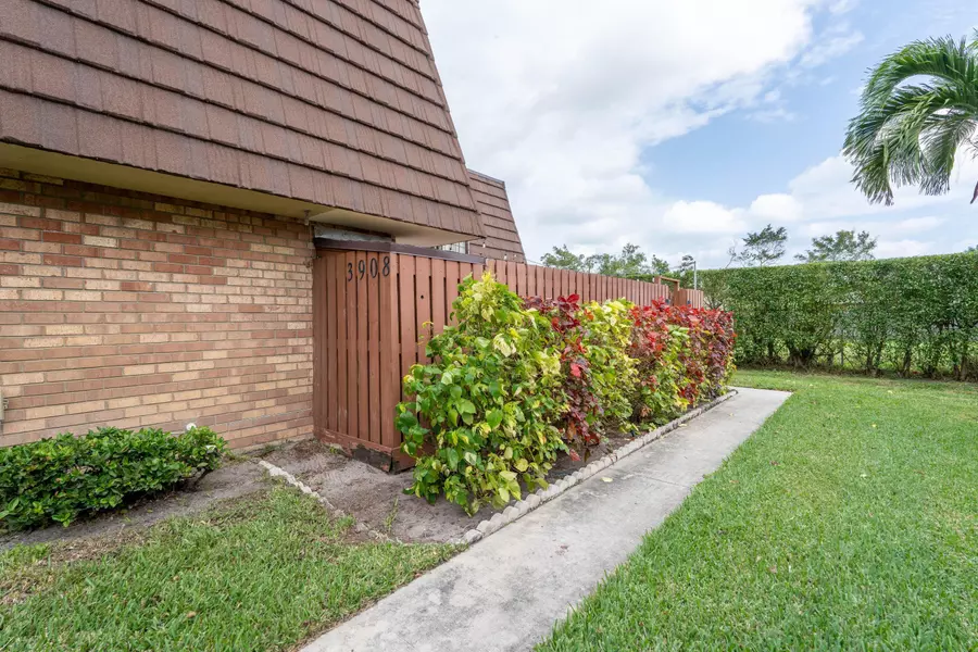 3908 August Drive DR, Lake Worth, FL 33461