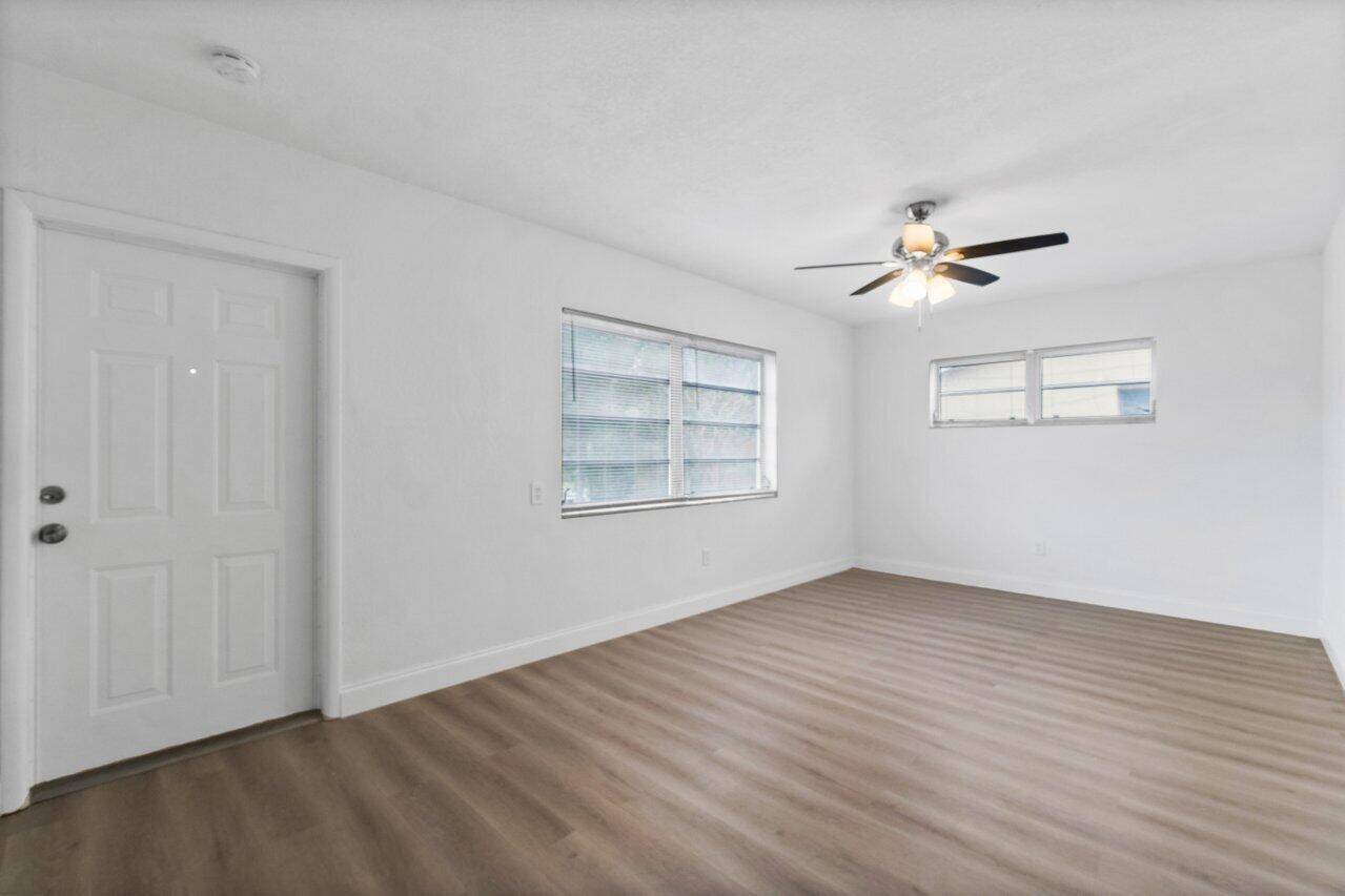 Lake Worth, FL 33461,913 Mathis ST