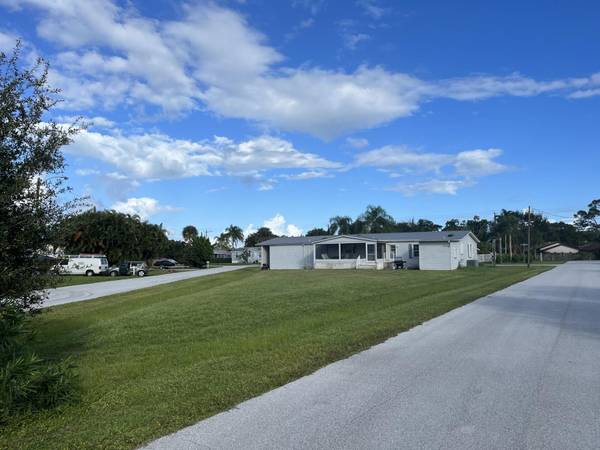 Stuart, FL 34997,6325 SE Colonial DR