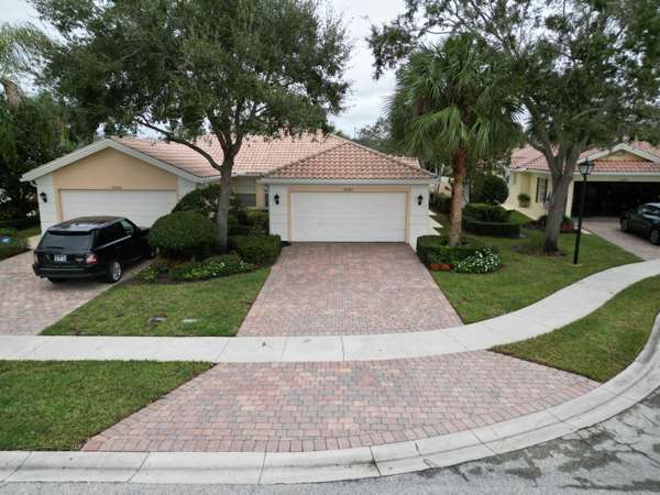 8299 Eleuthera LN, Wellington, FL 33414