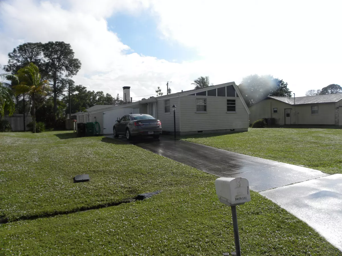 Port Saint Lucie, FL 34983,532 SE Maple TER