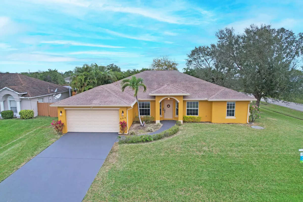 Port Saint Lucie, FL 34953,352 SW South Quick CIR