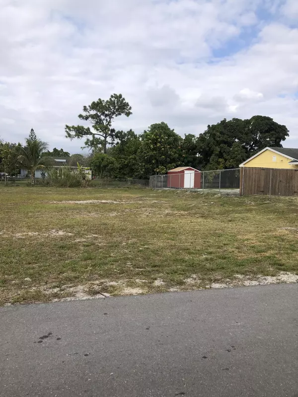 15449 Los Angeles DR, Loxahatchee Groves, FL 33470