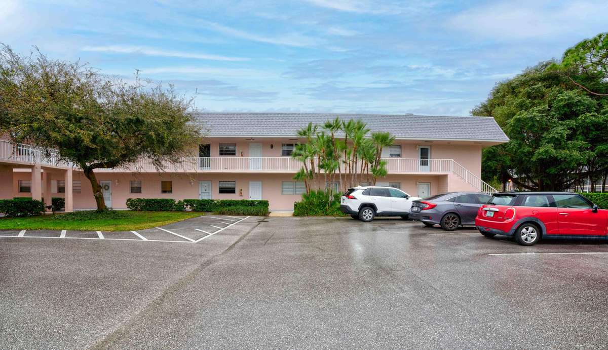 Tequesta, FL 33469,18081 SE Country Club DR 9-89