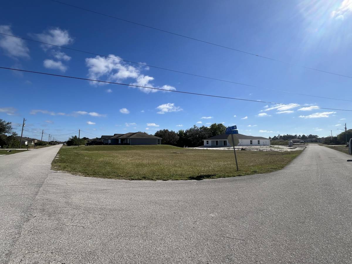 Lehigh Acres, FL 33971,2302/2304 N Daniel AVE