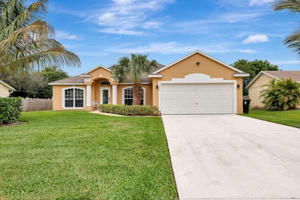 1053 SW Jennifer TER, Port Saint Lucie, FL 34953