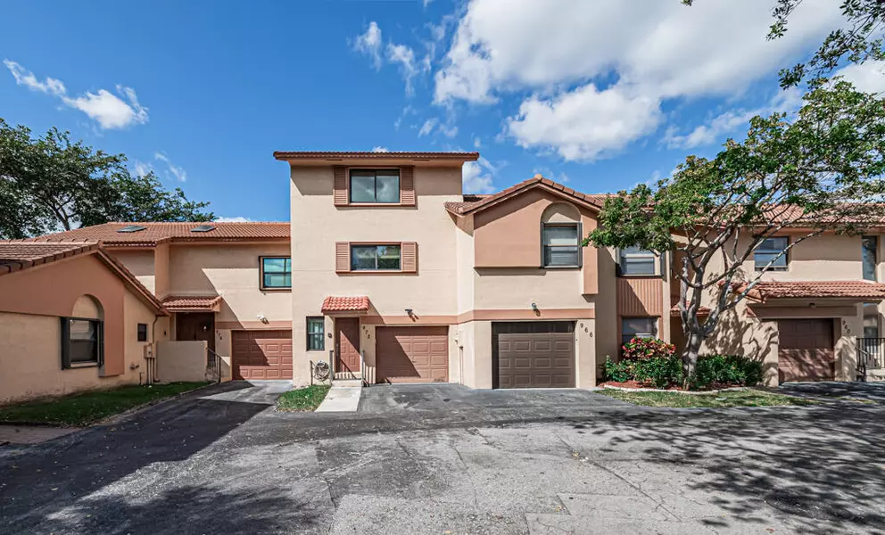 972 SW 113 TER, Pembroke Pines, FL 33025