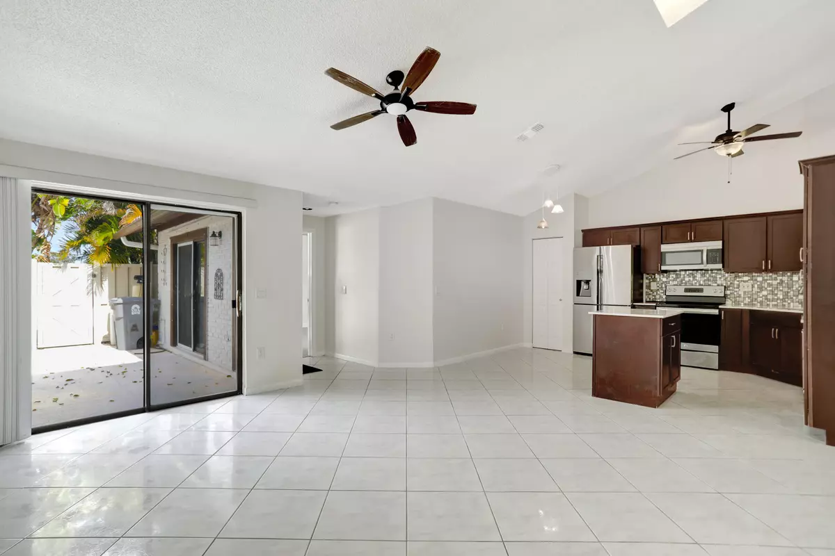 Boca Raton, FL 33496,9856 Boca Gardens Pkwy A