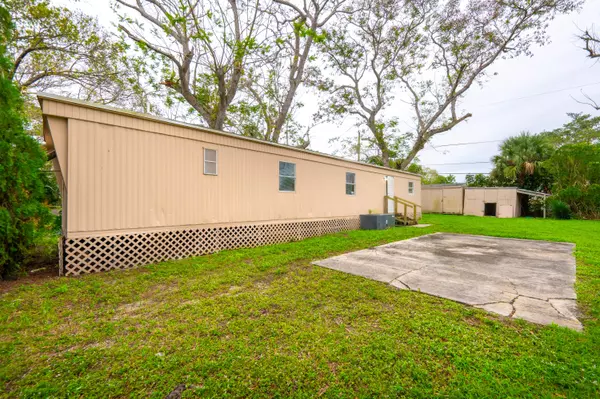 1211 E Joy LN, Fort Pierce, FL 34945