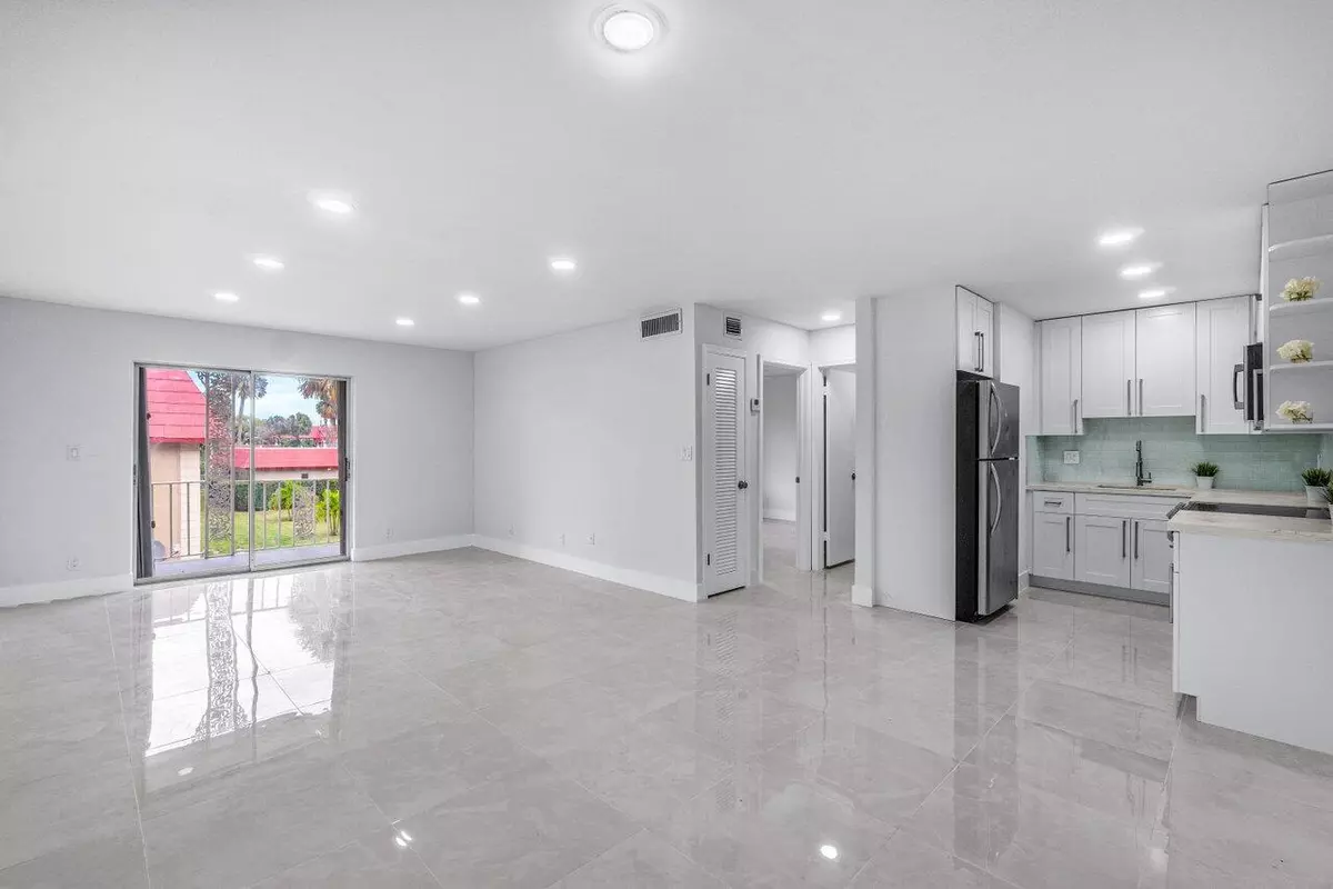 Deerfield Beach, FL 33441,411 SE 8th ST 228