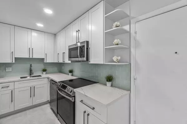 Deerfield Beach, FL 33441,411 SE 8th ST 228