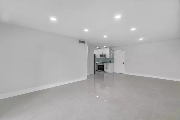 Deerfield Beach, FL 33441,411 SE 8th ST 228