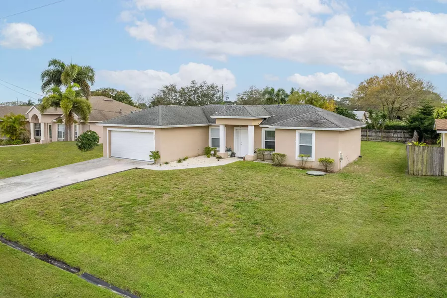 216 SE Eyerly AVE, Port Saint Lucie, FL 34983