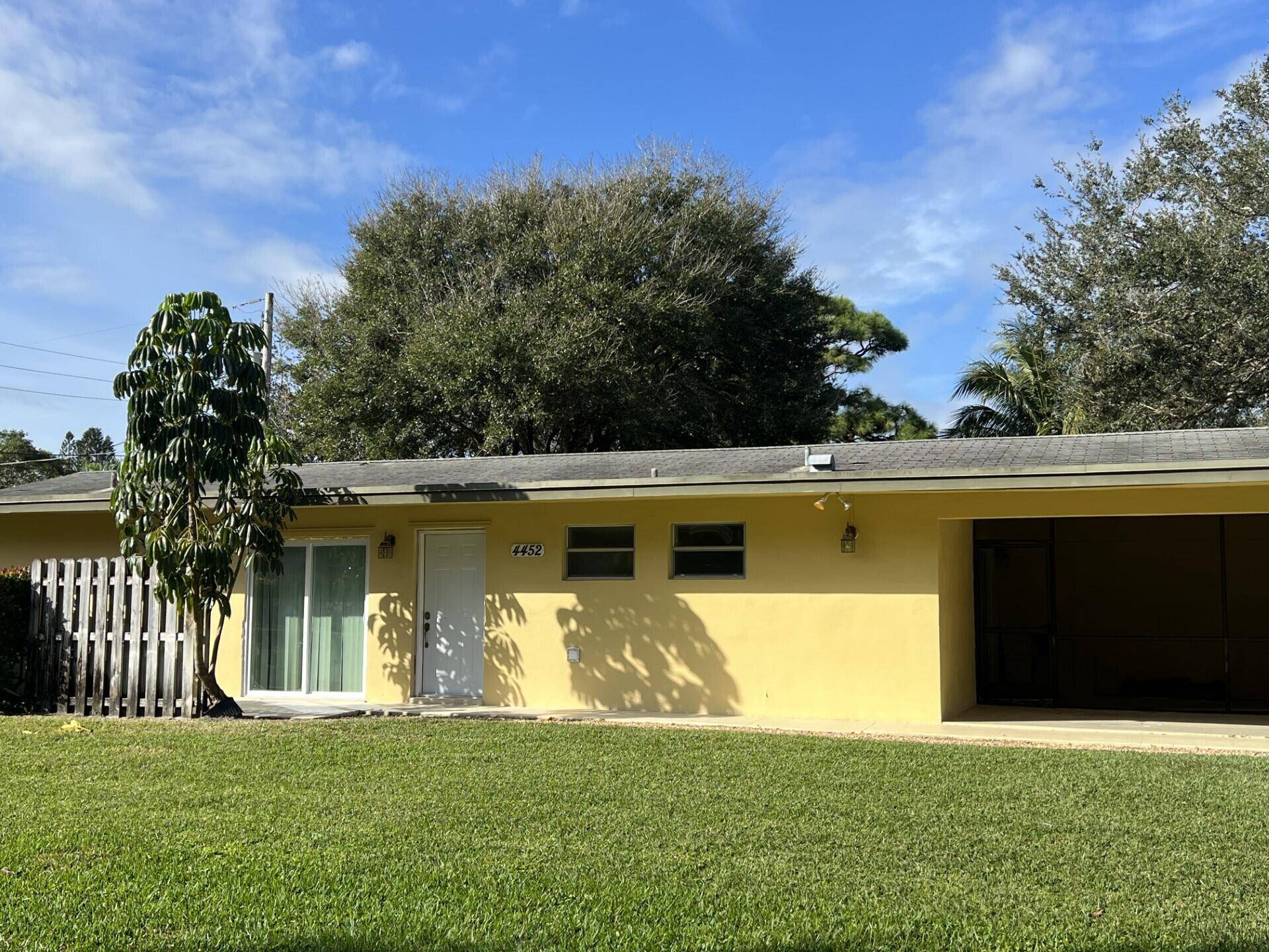 4452 W Golfers CIR, Palm Beach Gardens, FL 33410