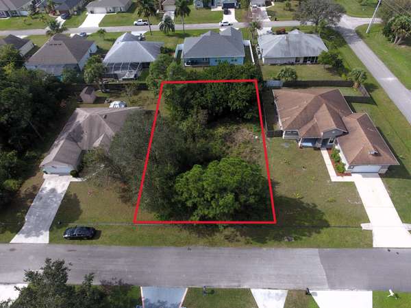 3910 SW Laffite ST, Port Saint Lucie, FL 34953