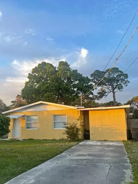 948 Kanner DR, Fort Pierce, FL 34982