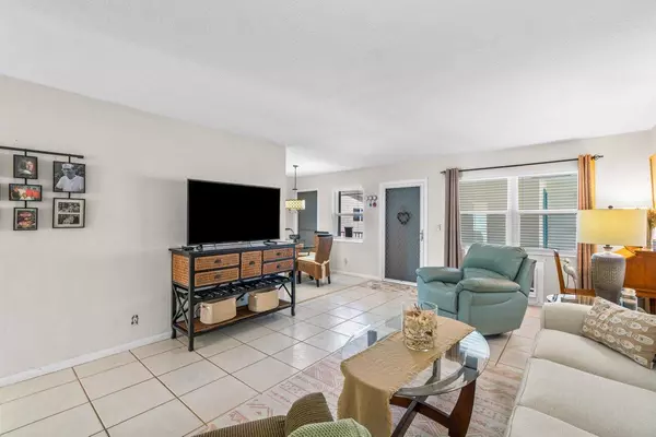 Boynton Beach, FL 33435,650 E Horizons 306