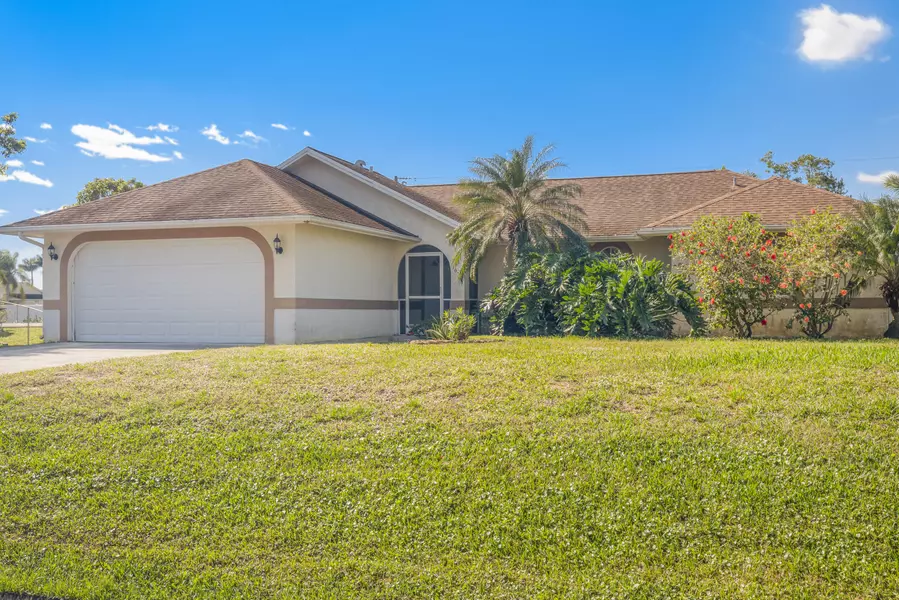 1674 SW Norman LN, Port Saint Lucie, FL 34984