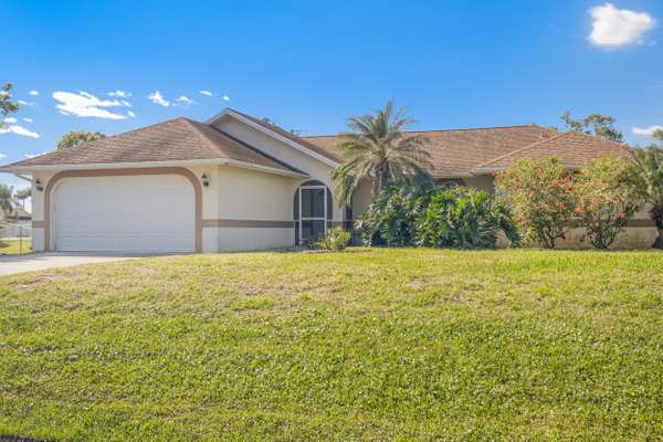 1674 SW Norman LN, Port Saint Lucie, FL 34984