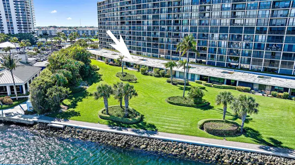 North Palm Beach, FL 33408,122 Lakeshore DR G-39