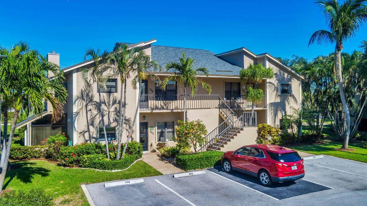 Jupiter, FL 33477,204 Clubhouse CIR