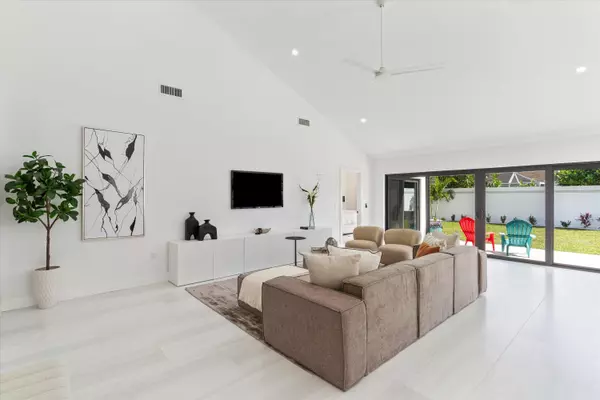 Jupiter, FL 33477,105 Landward DR