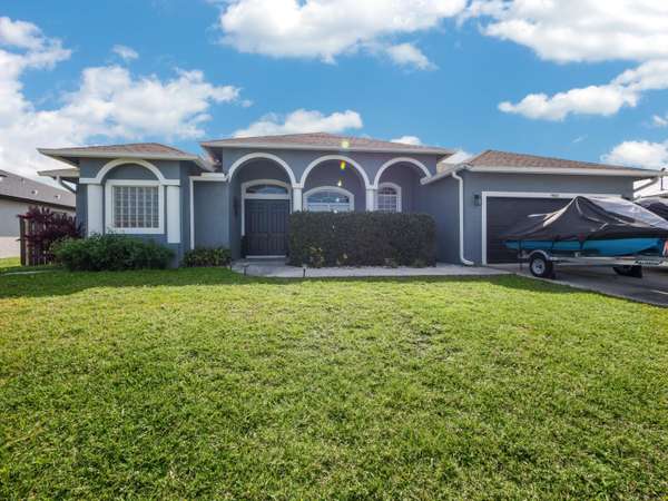 1062 SW Abbot AVE, Port Saint Lucie, FL 34953