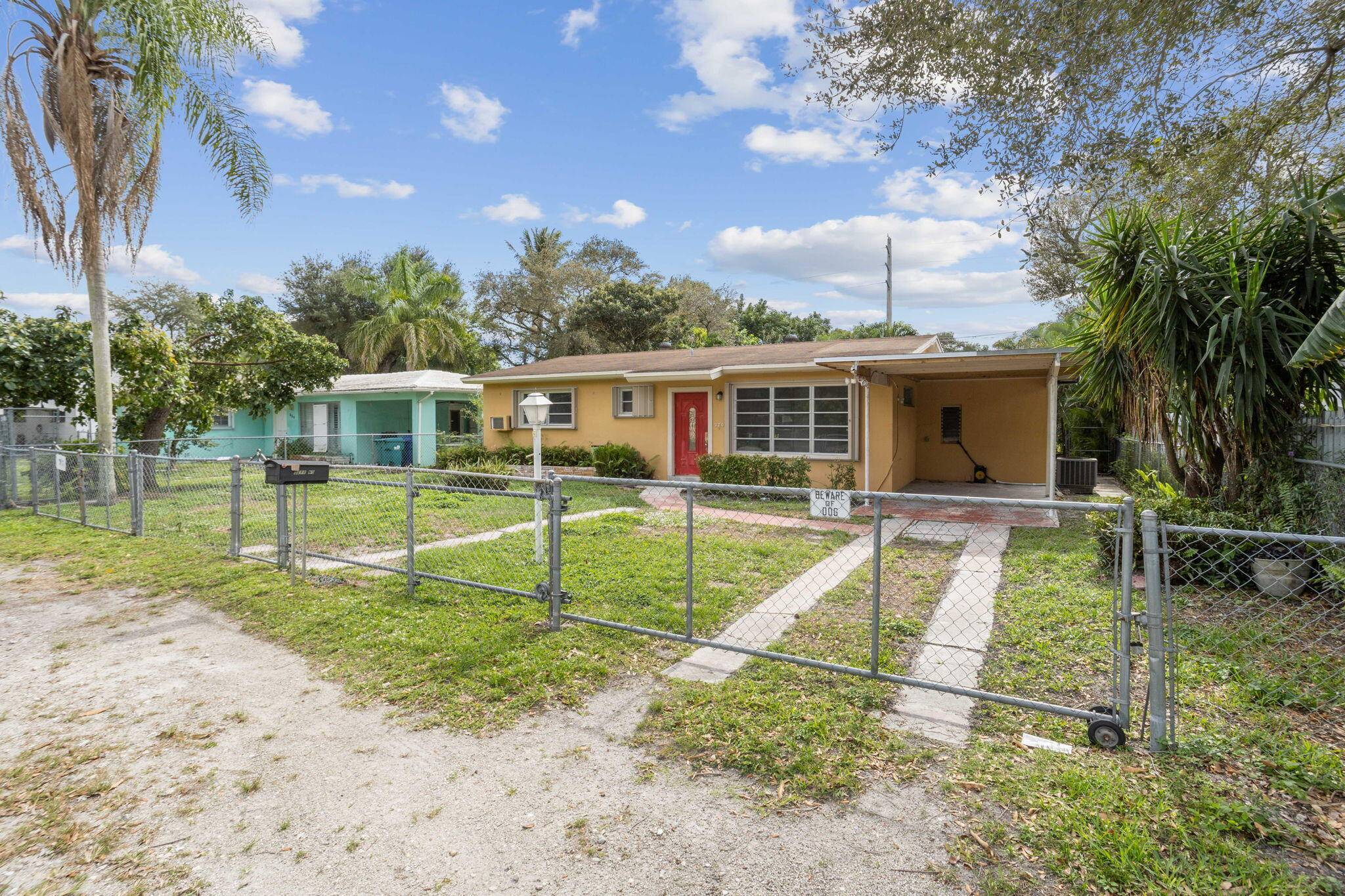 320 NE 164th ST, Miami, FL 33162