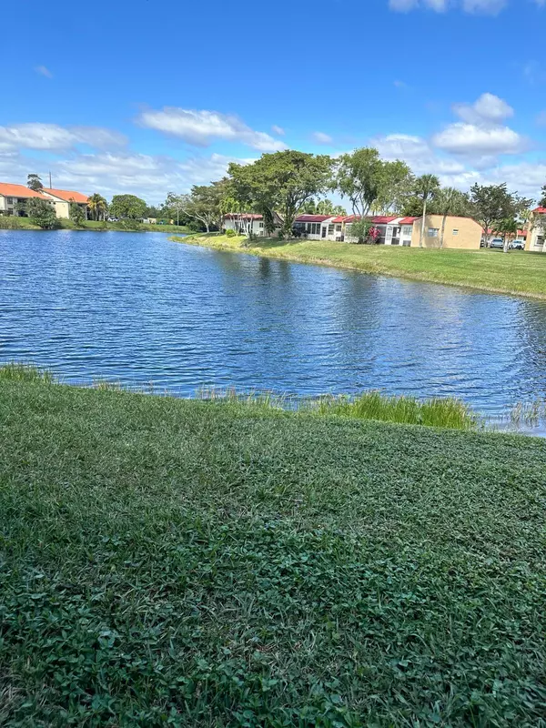 West Palm Beach, FL 33411,163 Lake Evelyn DR