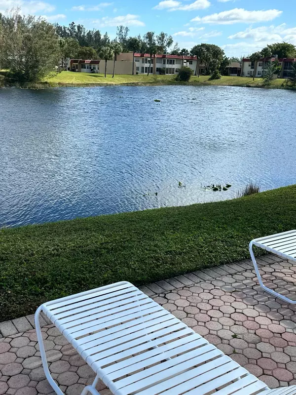 West Palm Beach, FL 33411,163 Lake Evelyn DR