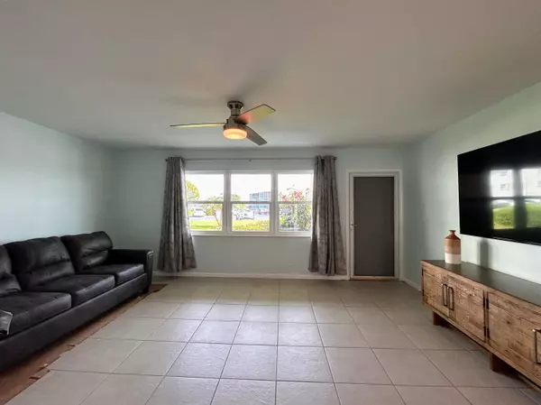 Boynton Beach, FL 33435,210 Horizons E 102