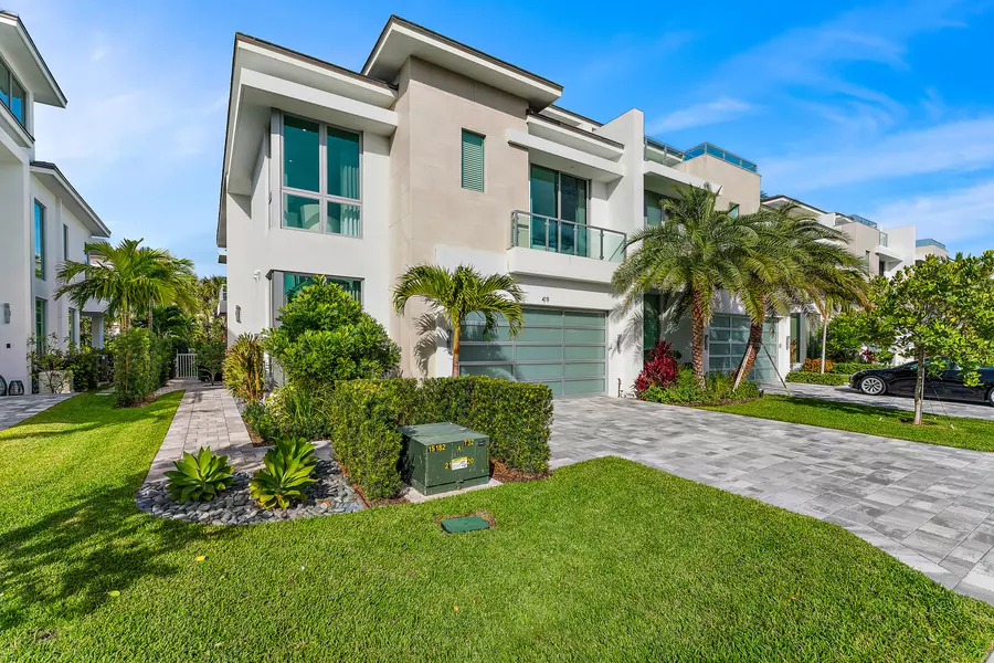 419 Ocean One LN, Juno Beach, FL 33408