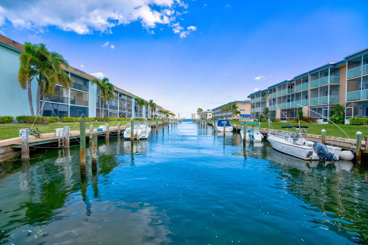 North Palm Beach, FL 33408,236 Castlewood DR 307