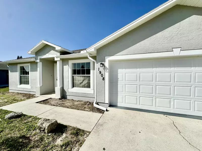 1908 SE Mantua ST, Port Saint Lucie, FL 34952