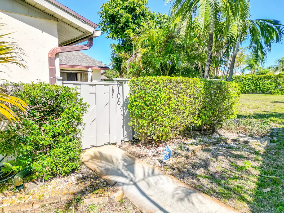 Hypoluxo, FL 33462,8106 Ambach WAY