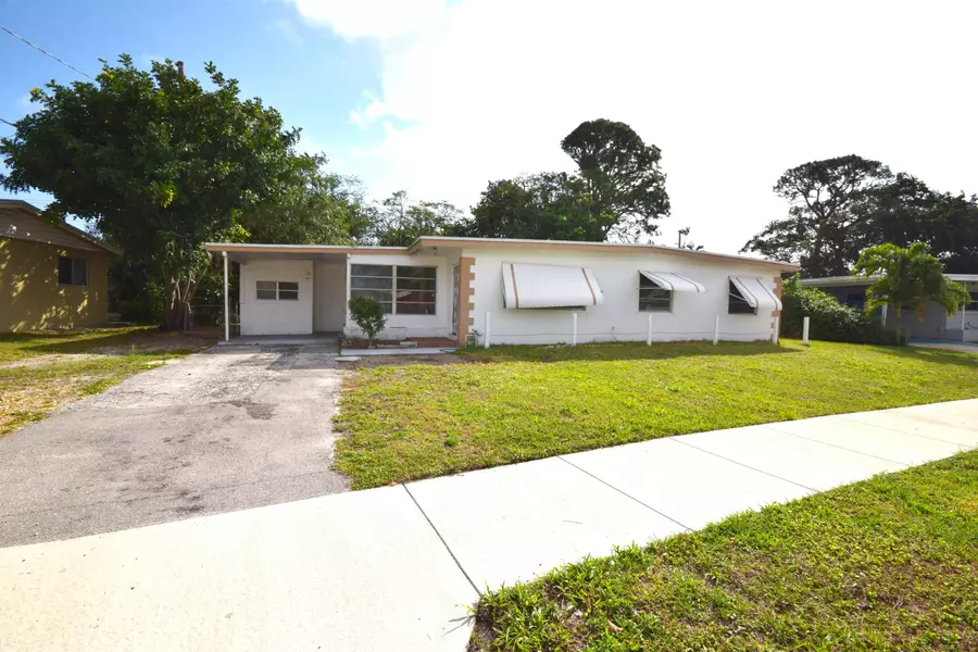 1208 Lake Geneva DR, Lake Worth Beach, FL 33461