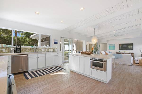 Jupiter Inlet Colony, FL 33469,145 Beacon LN