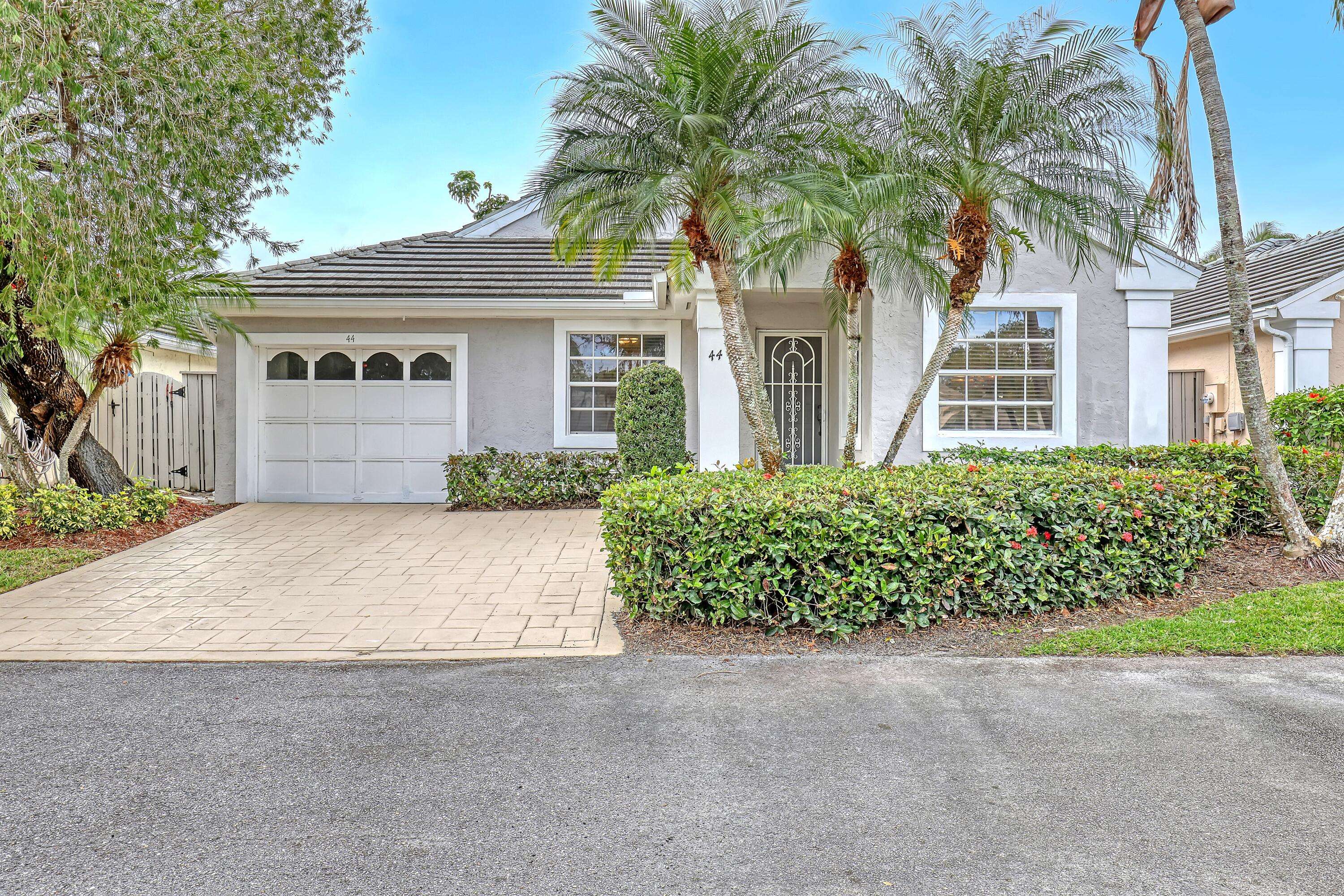 44 Admirals CT, Palm Beach Gardens, FL 33418