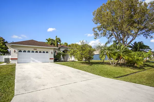 Port Saint Lucie, FL 34984,395 SW De Gouvea TER