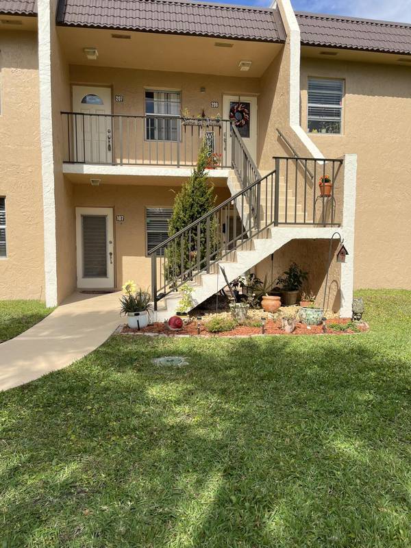 West Palm Beach, FL 33411,100 Lake Meryl DR 207