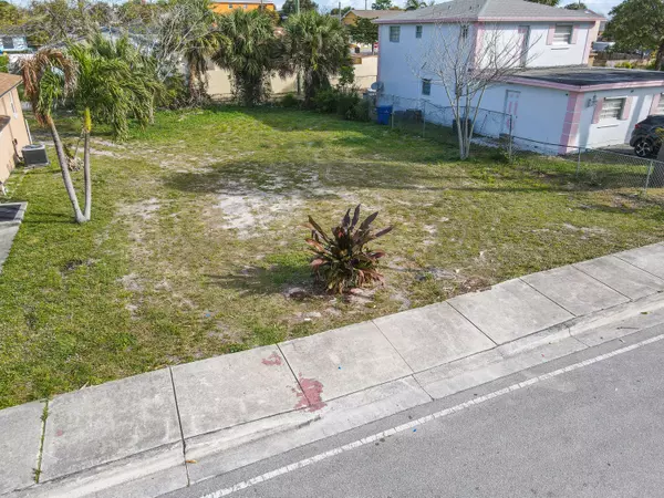 Riviera Beach, FL 33404,1204 W 35th ST