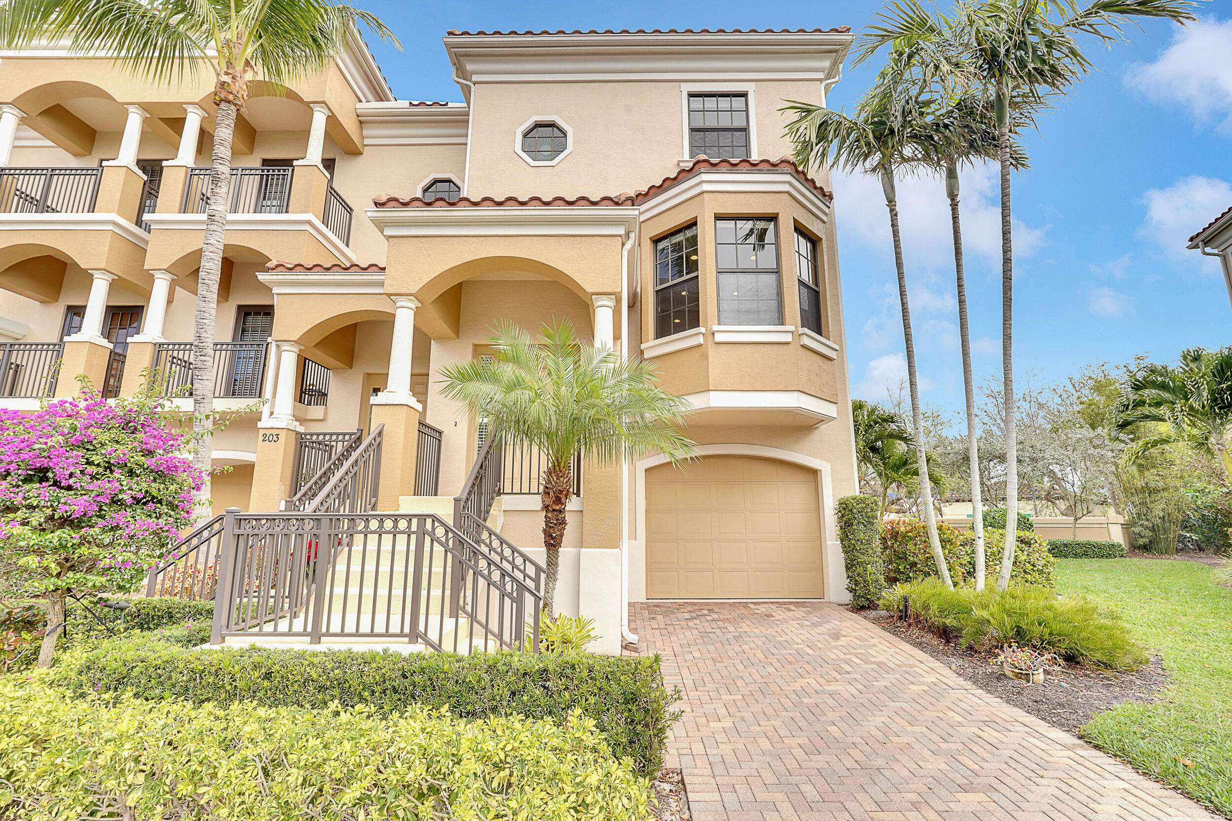 Tequesta, FL 33469,204 Del Sol CIR