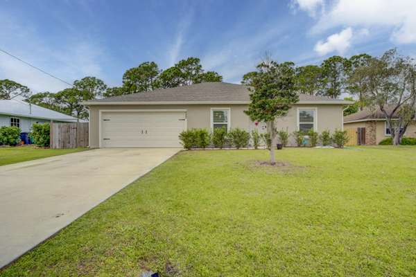 620 NW Kingston ST, Port Saint Lucie, FL 34983