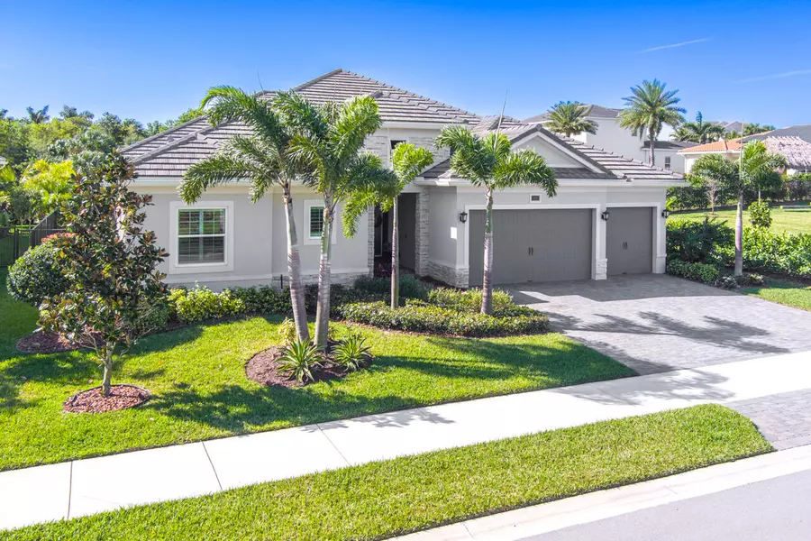 2625 NE Evinrude CIR, Jensen Beach, FL 34957