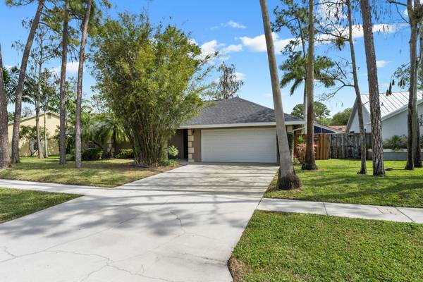 1250 Primrose LN, Wellington, FL 33414