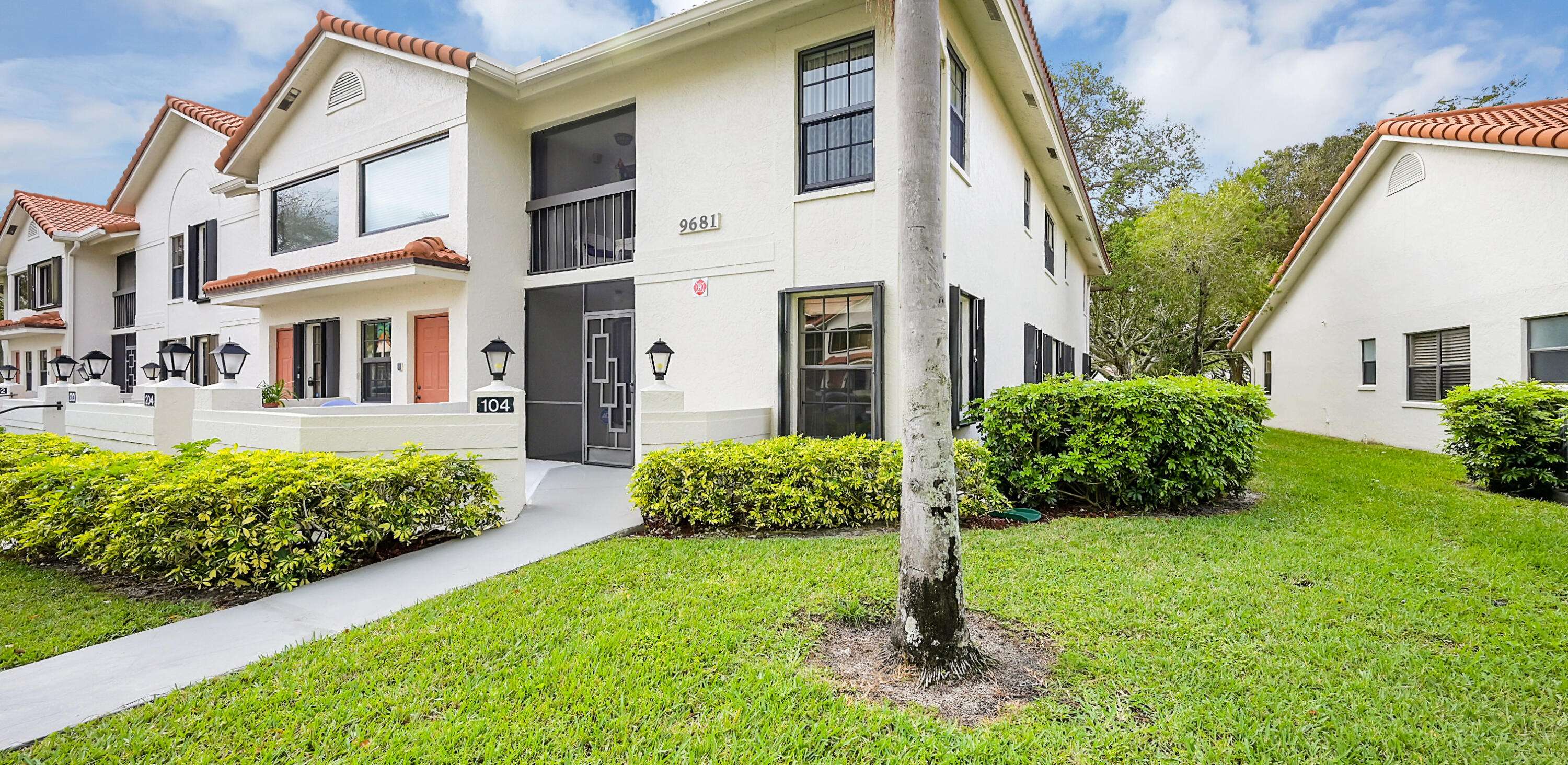 9681 E Sills DR 104, Boynton Beach, FL 33437