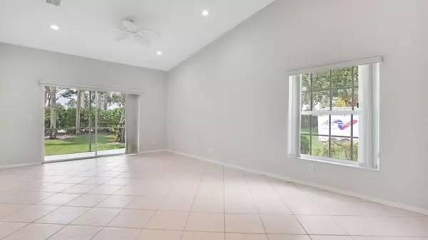 Boynton Beach, FL 33472,8602 Logia CIR