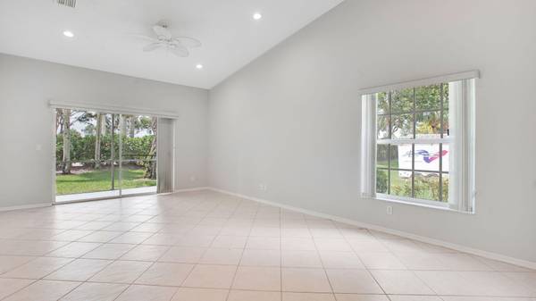 Boynton Beach, FL 33472,8602 Logia CIR